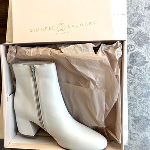 CHINESE LAUNDRY SIZE 9.5 Davinna white ankle boots